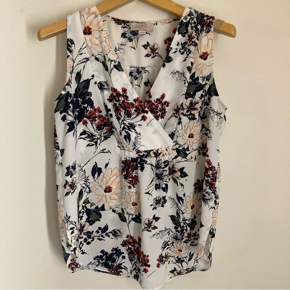LOFT Women's Size XS Floral Blouse with V-Neckline